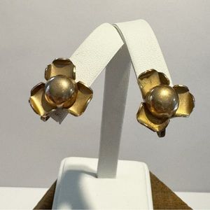 Vintage copper tone modernist flower screwback earrings